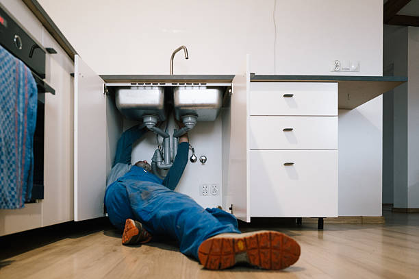 Professional Leak Detection technician working in Edwardsville, IL